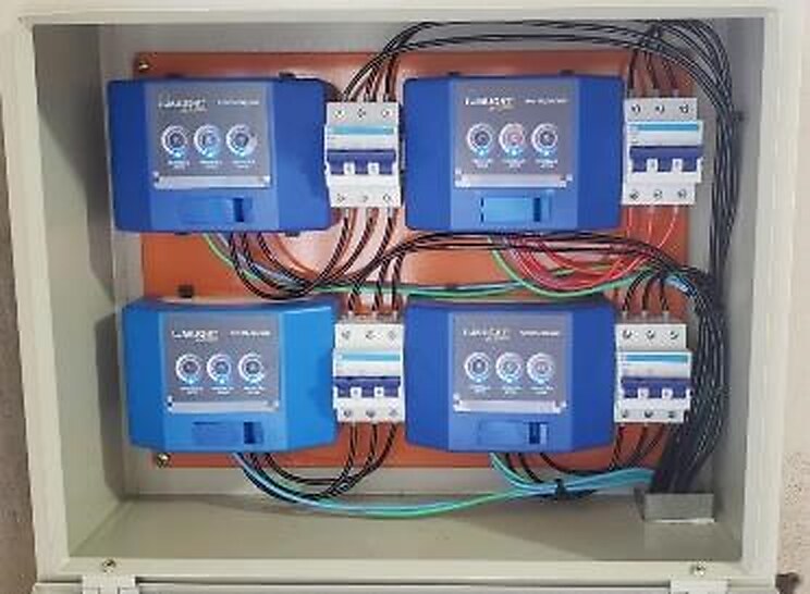 Dispositivo de Proteção e Eficiência Energética: quatro dispositivos instalados em quadro